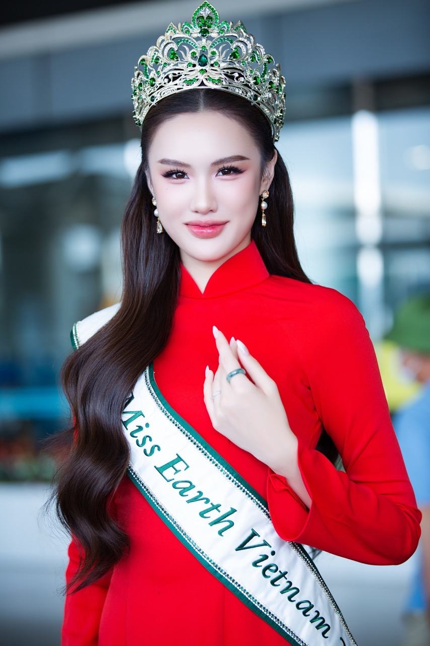 My Anh departs for Miss Earth 2025 in Philippines